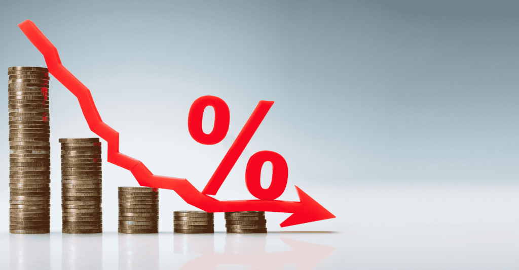 Stacks of coins decreasing in height with a red downward arrow and percentage symbol, representing falling interest rates.